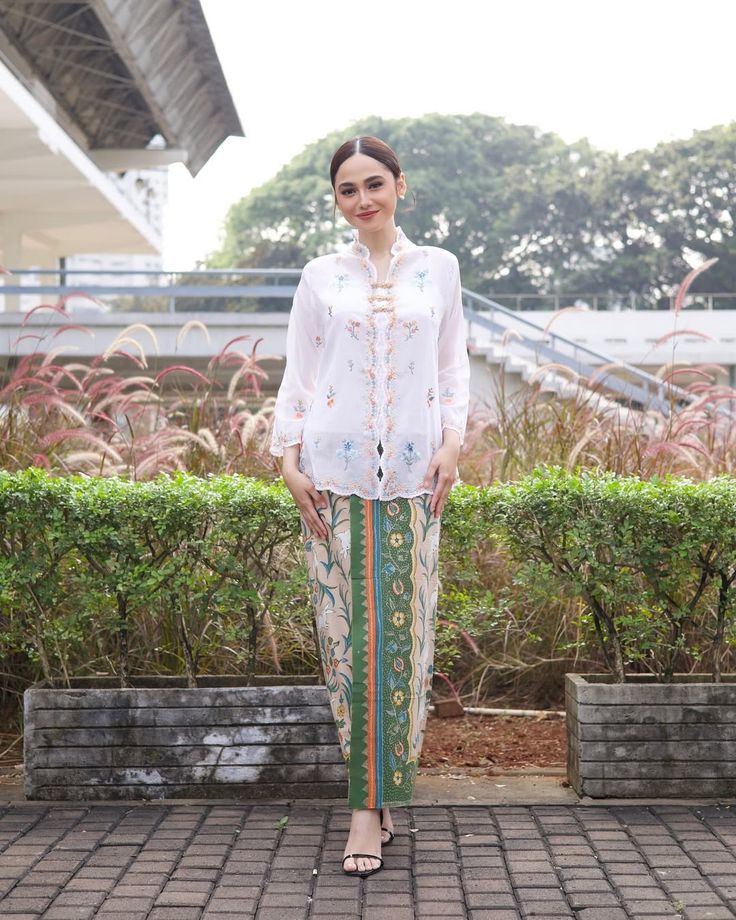 Inspirasi Fashion Wanita Rayakan Hari Kartini: Anggun, Modern dan Penuh Makna