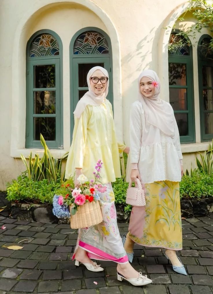Inspirasi Fashion Wanita Rayakan Hari Kartini: Anggun, Modern dan Penuh Makna