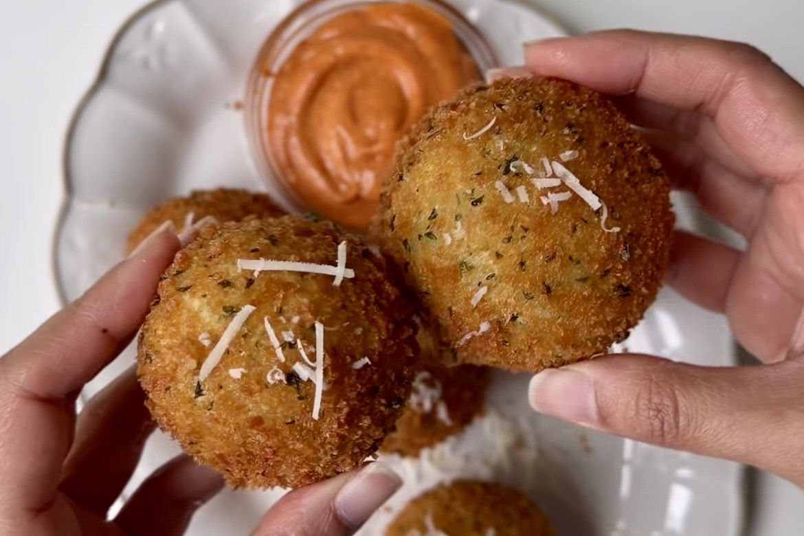 Ide Camilan Kekinian! Resep Bola Kentang Garlic Keju Parmesan Anti Gagal