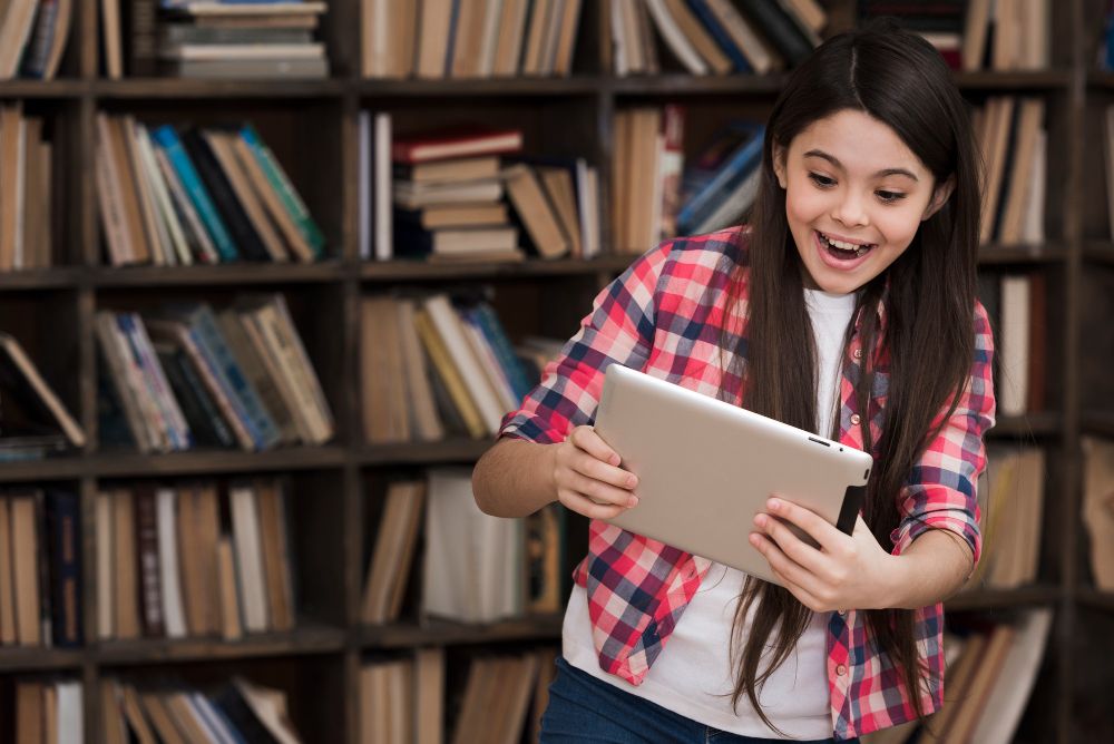 Literasi Digital: Pengertian, Contoh, dan Manfaatnya Sehari-Hari
