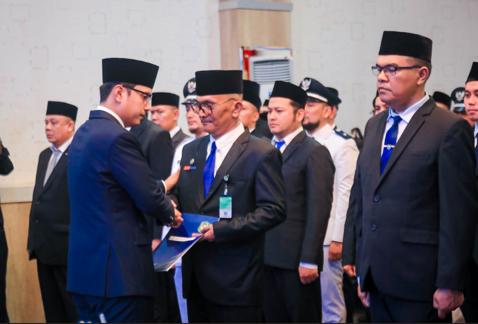 Rico Waas Minta Hasil Nyata dalam 6 Bulan dari Pejabat Baru