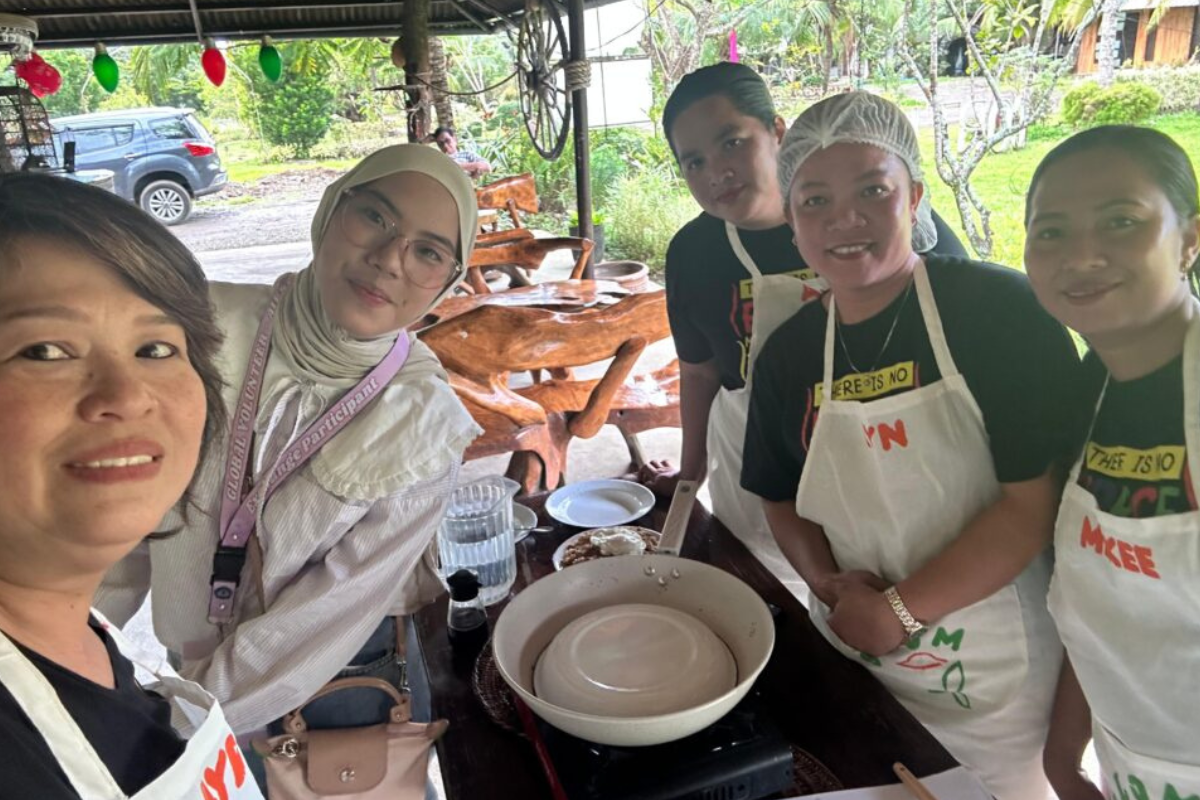 AIESEC in Unila: Revia Valentina Harumkan Indonesia Lewat Aksi Sosial Internasional di Filipina