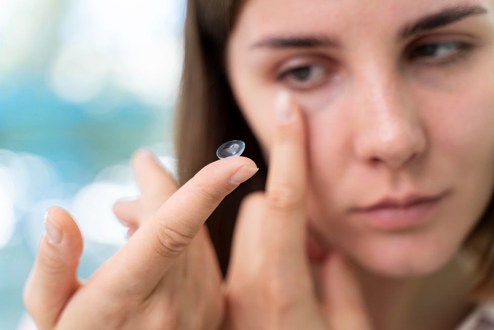 Tips Pilih Softlens yang Nyaman Seharian, Bikin Look Makin On Point