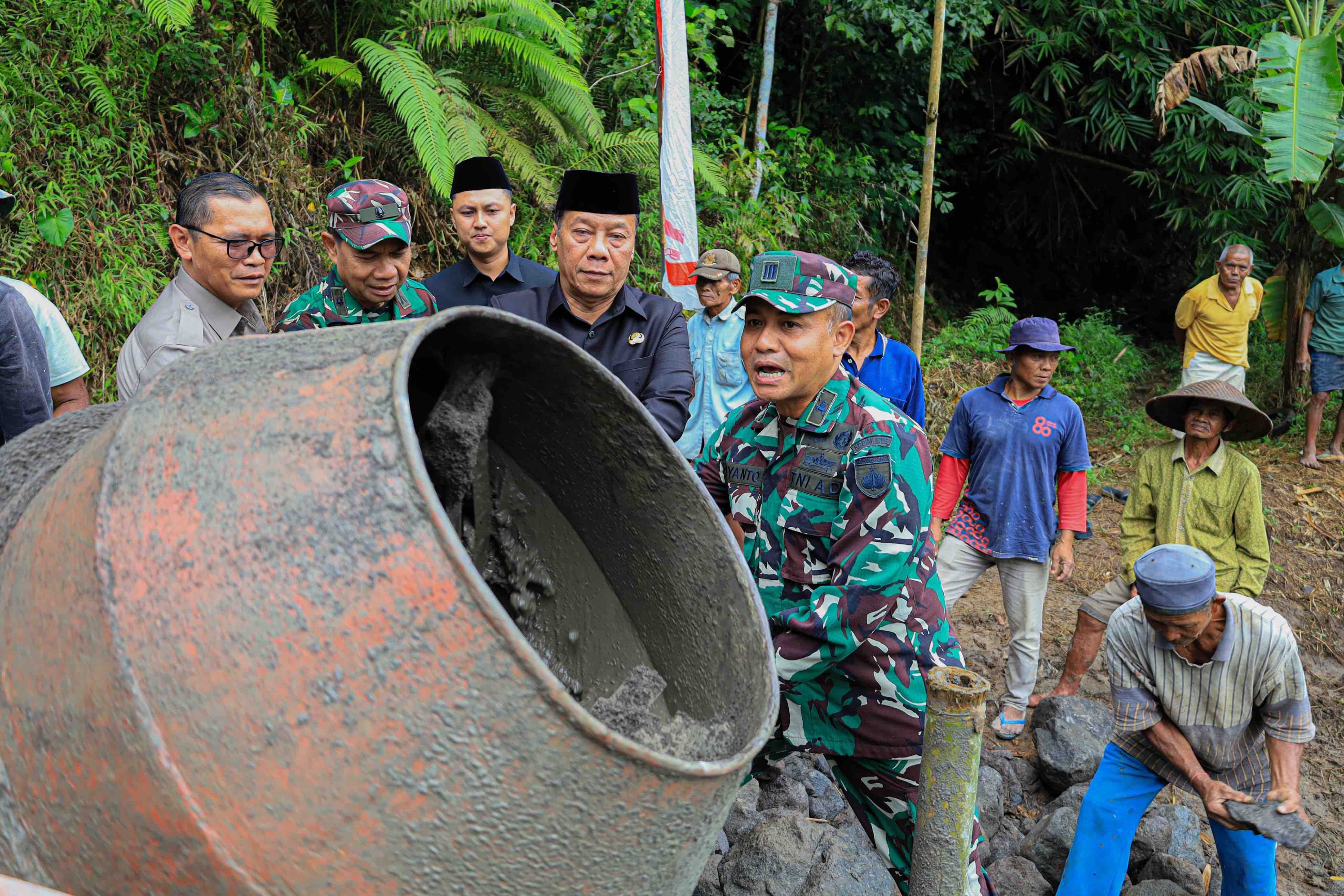 TMMD Sengkuyung di Gondangrejo, Windusari: Bangun Jembatan dan Gelar Penyuluhan
