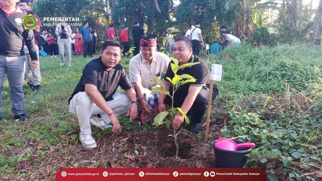 Aksi Nyata Gianyar di Hari Bumi: 300 Pohon Ditanam Demi Masa Depan Hijau