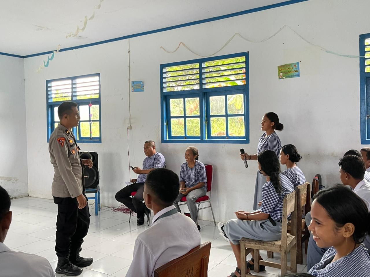 Polisi Ngajar di Pelosok Tanimbar, Tanamkan Kesadarahan Hukum ke Remaja Sejak Dini