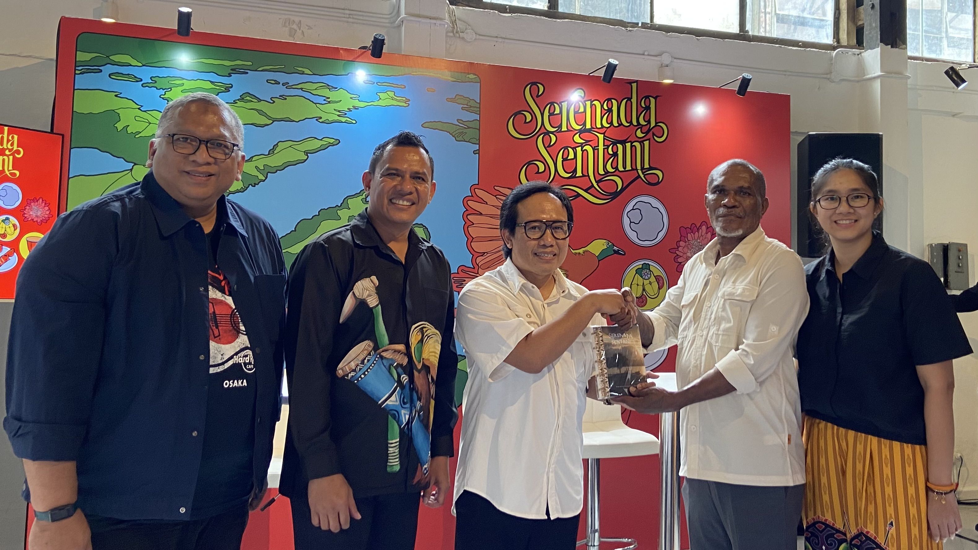 Buku Serenada Sentani Resmi Rilis Hari Ini, Padukan Fotografi Menawan dan Narasi Puitis
