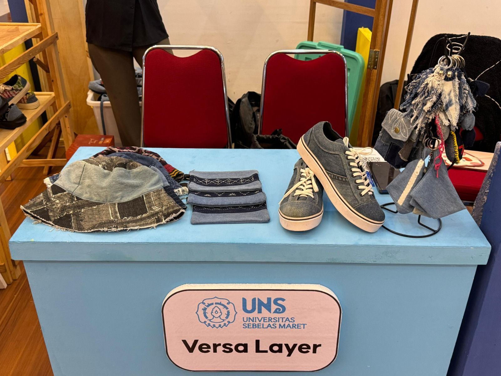 Ubah Limbah Jeans Jadi Fashion Unik, VersaLayer Ajak Anak Muda Lebih Peduli Lingkungan