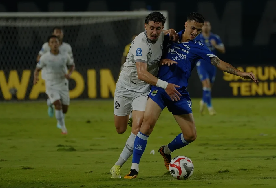 Arema Patahkan Rekor Kandang Persib, Satu Poin yang Terasa Seperti Kemenangan