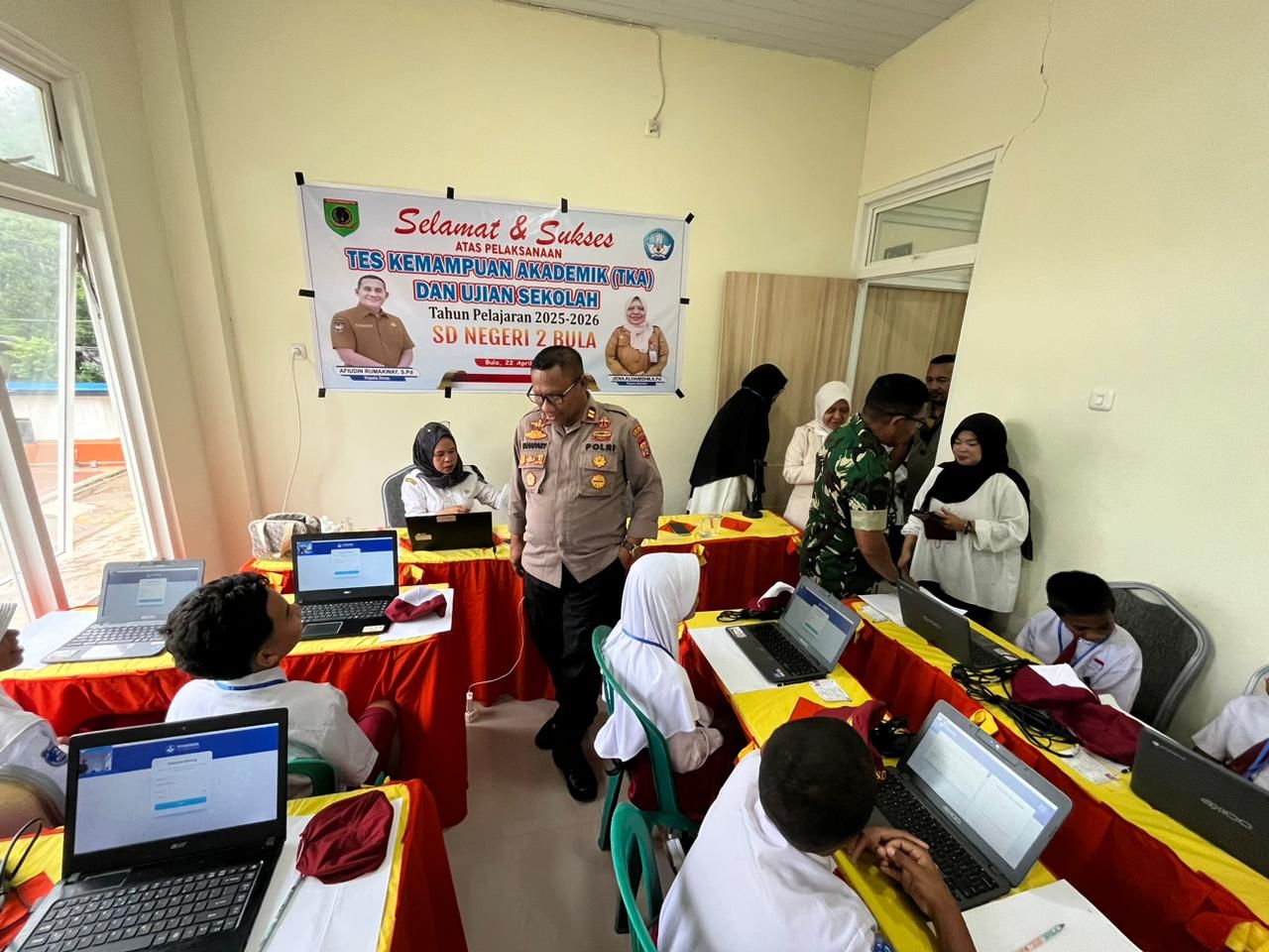 Aula Polsek Bula Disulap Jadi Ruang Ujian Digital, Pastikan Siswa Ujian Tanpa Hambatan
