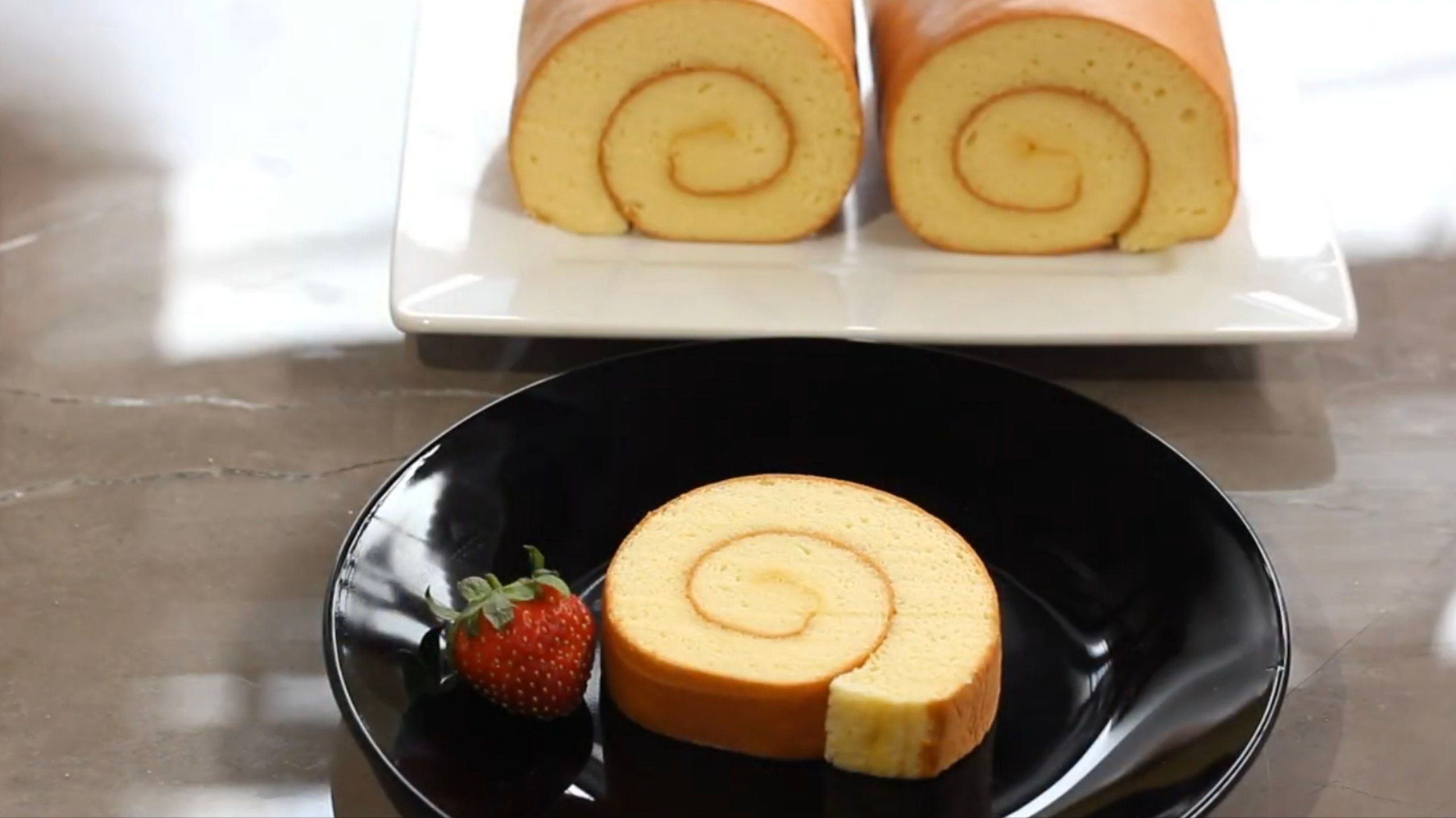Cara Membuat Swiss Roll Cake Enak, Lembut, dan Anti Retak