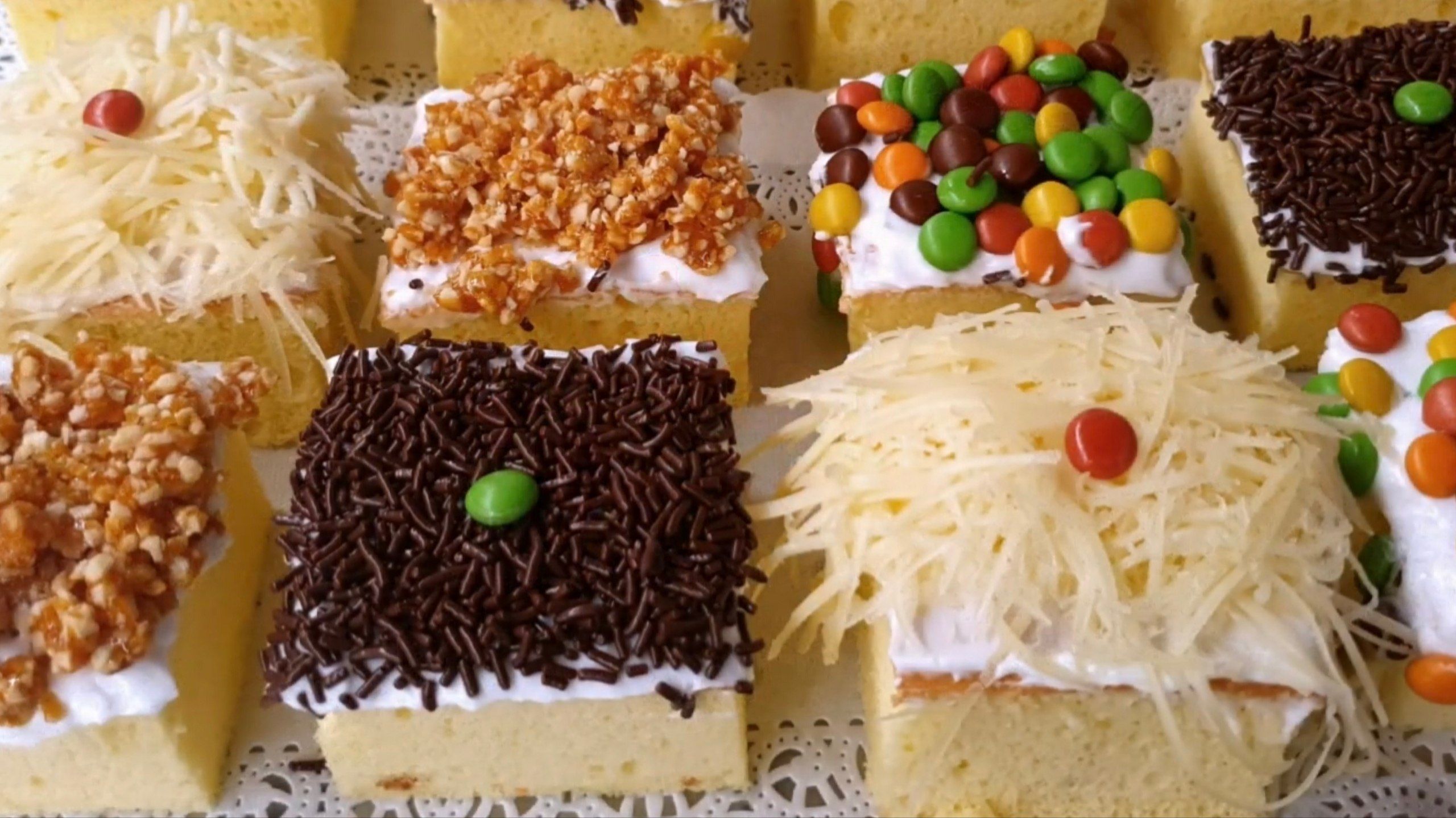 Resep Bolu Jadul yang Lembut dan Enak dengan Aneka Topping