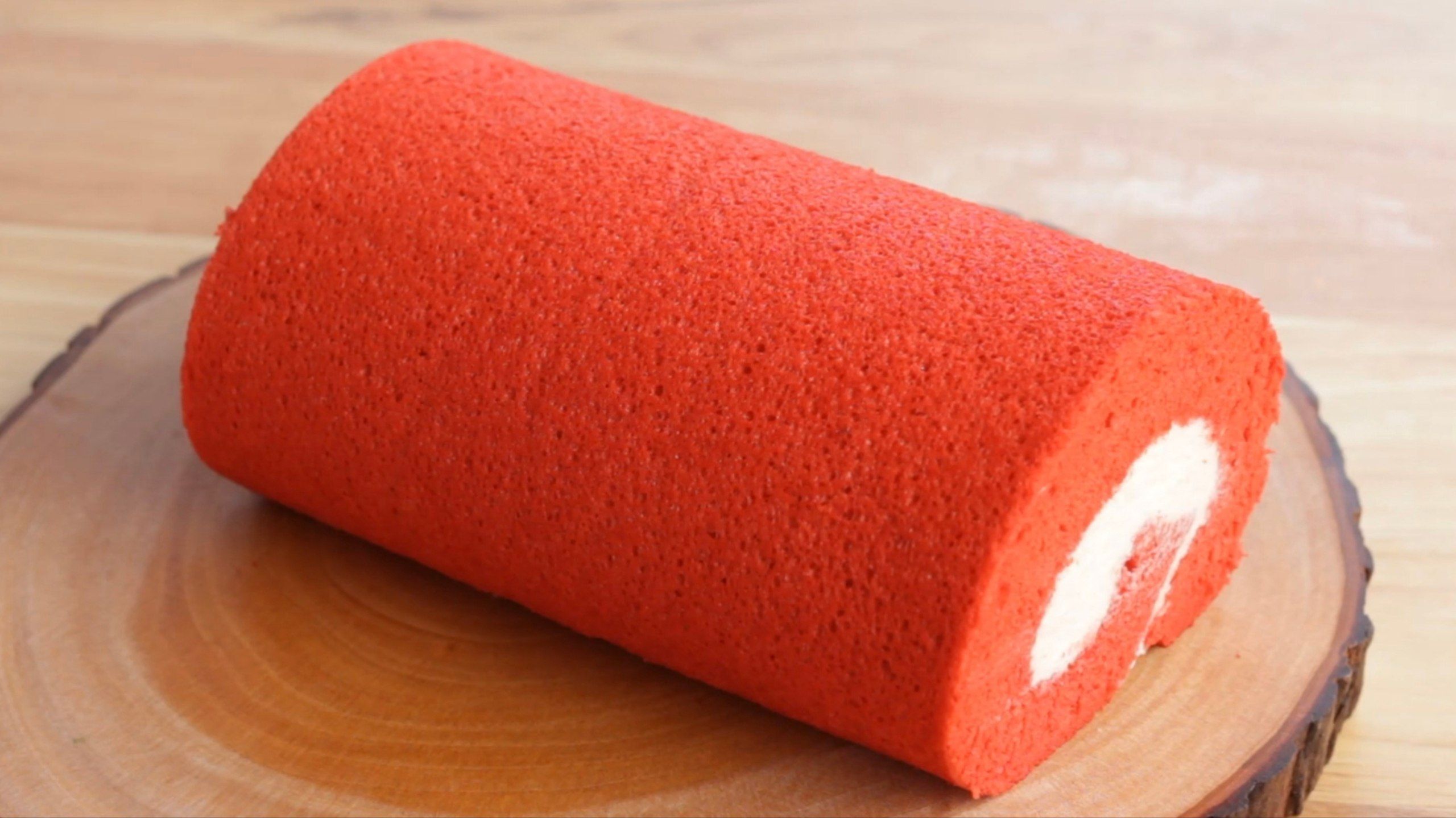 Resep Bolu Gulung Red Velvet Rumahan yang Enak dan Lembut