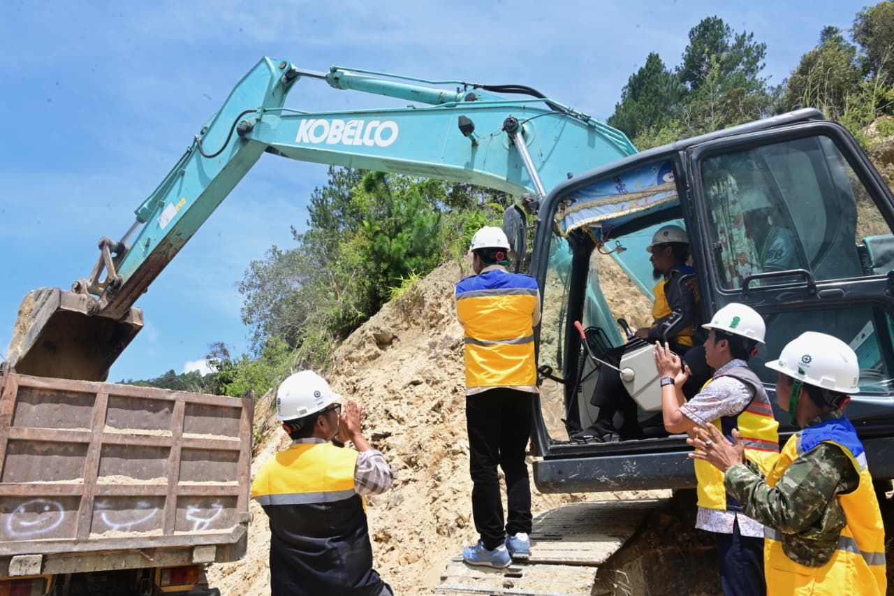 Gubernur Sulsel Groundbreaking Jalan Sabbang-Tallang-Sae, Buka Akses Wilayah Terpencil di Luwu Utara