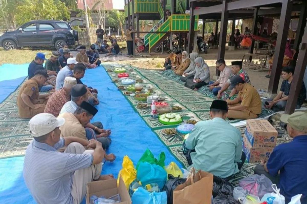 Babinsa Hadiri Tradisi Penentuan Tanam Padi di Wajo, Kearifan Lokal Tetap Terjaga