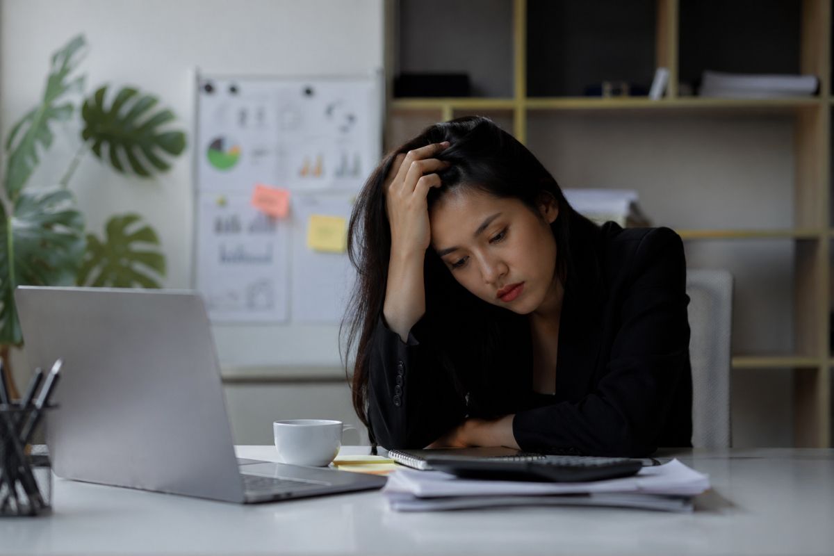 6 Cara Tetap Fokus Meski Mood Lagi Berantakan Parah!
