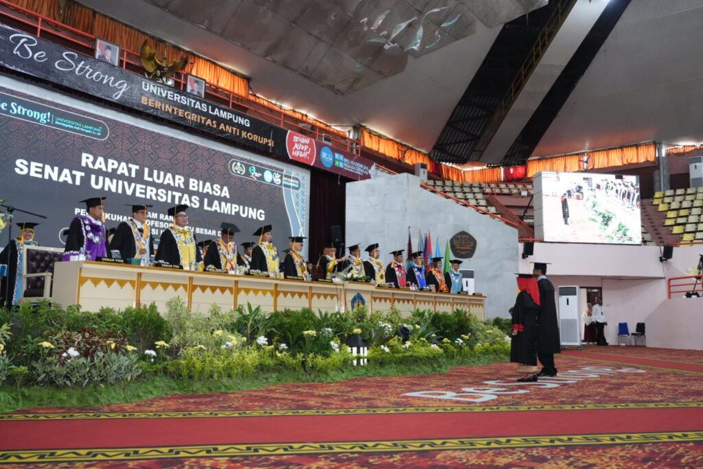 Unila Kukuhkan Dua Guru Besar Baru: Prof. Nurlaksana (Bahasa Indonesia) & Prof. Erna Dewi (Hukum Pidana)