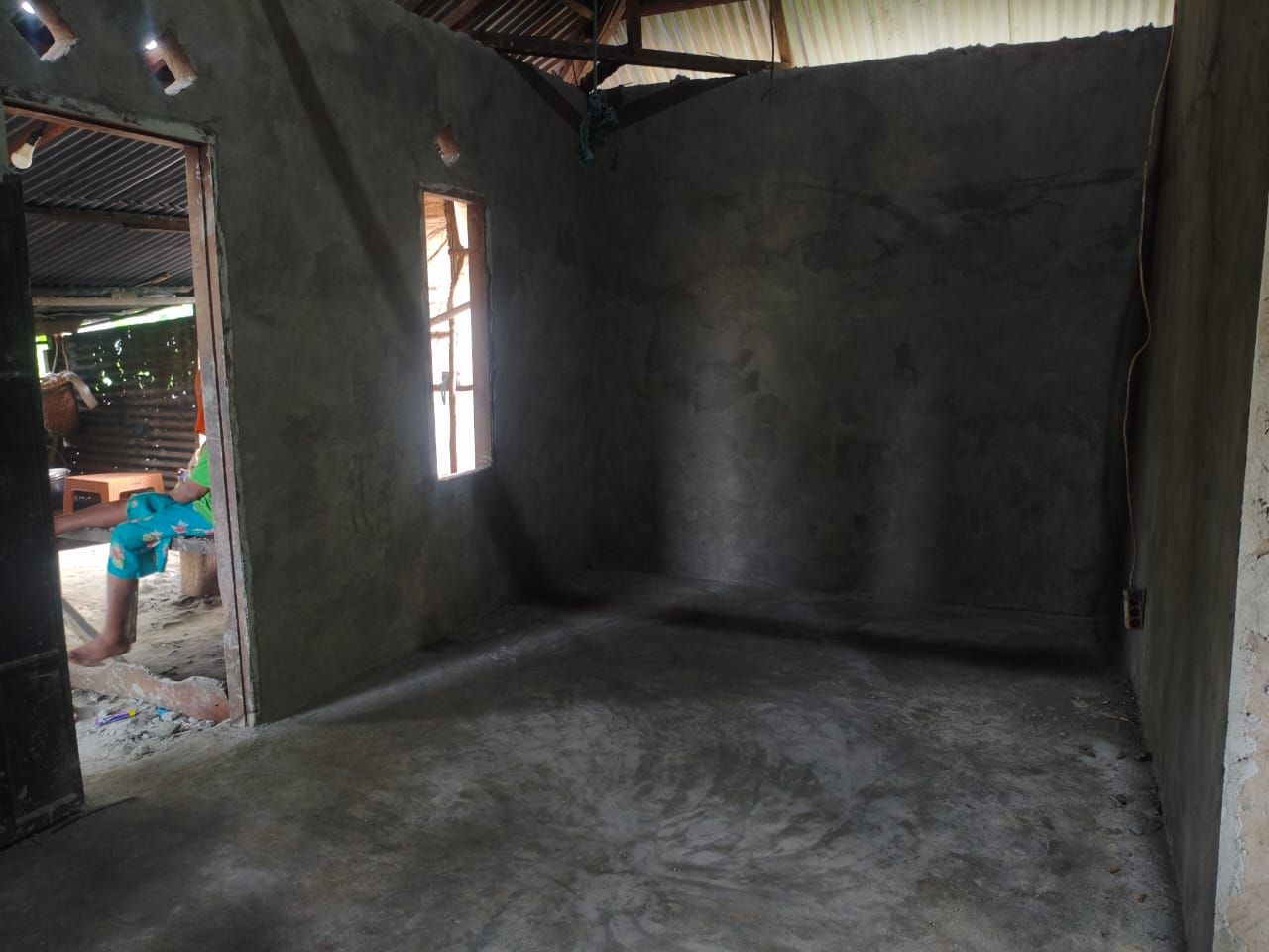 Satgas TMMD Bareng Warga Rehab Rumah di Desa Moain Maluku Barat Daya