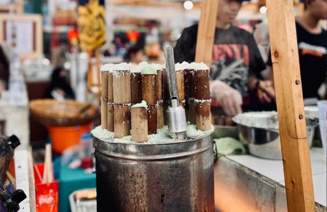 Putu, Si “Pencari Uang Tenaga Uap” yang Tak Pernah Kehilangan Penggemar