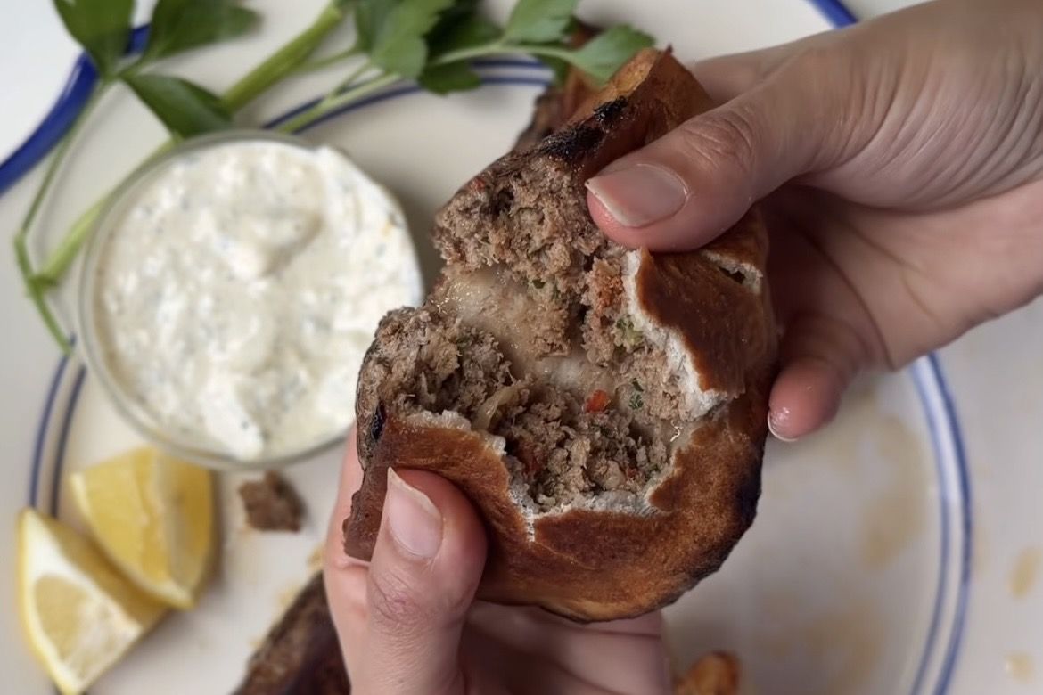 Resep Arayes Khas Timur Tengah Anti Gagal! Daging Empuk, Roti Renyah Maksimal