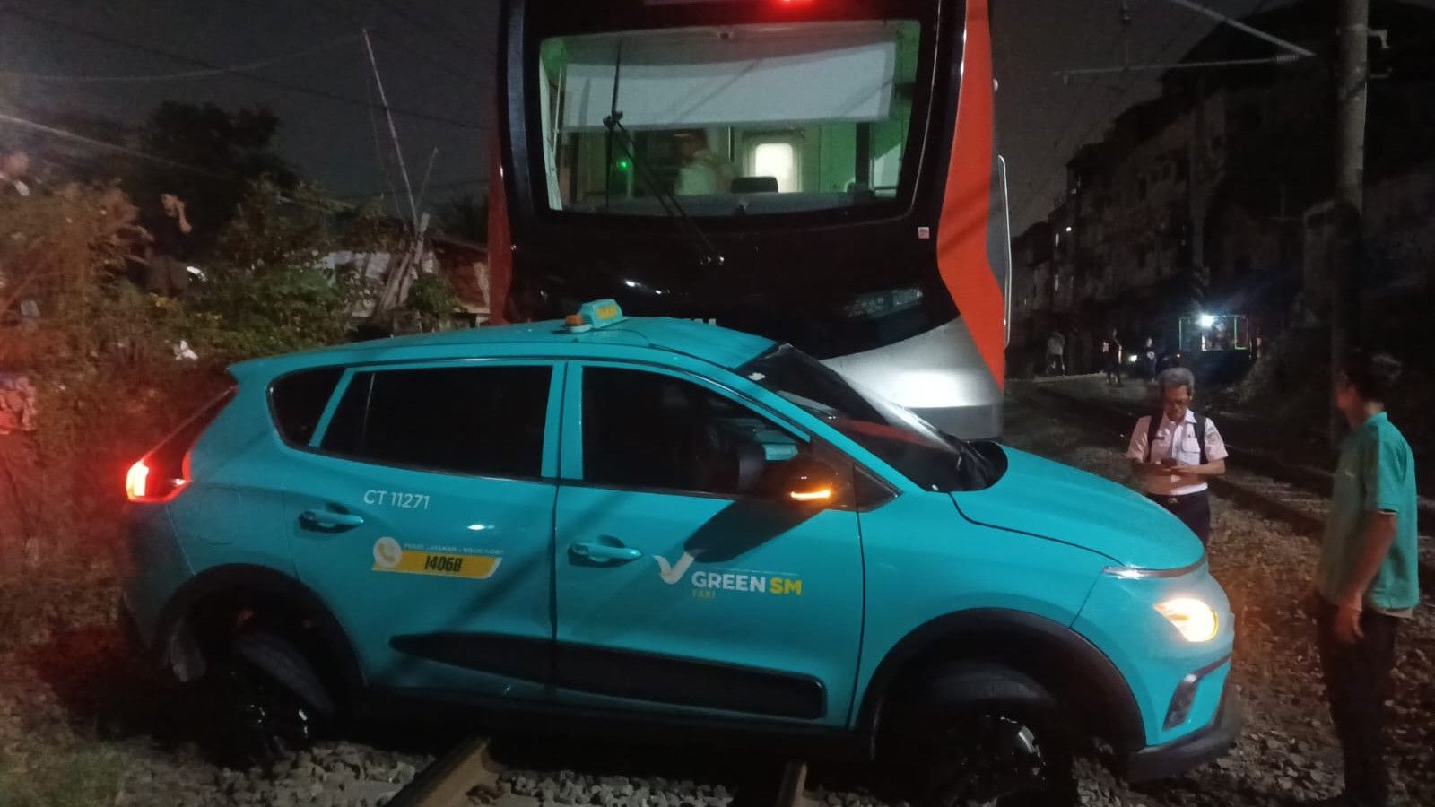 Tragedi Kecelakaan Kereta di Bekasi: Banyak Korban Berjatuhan