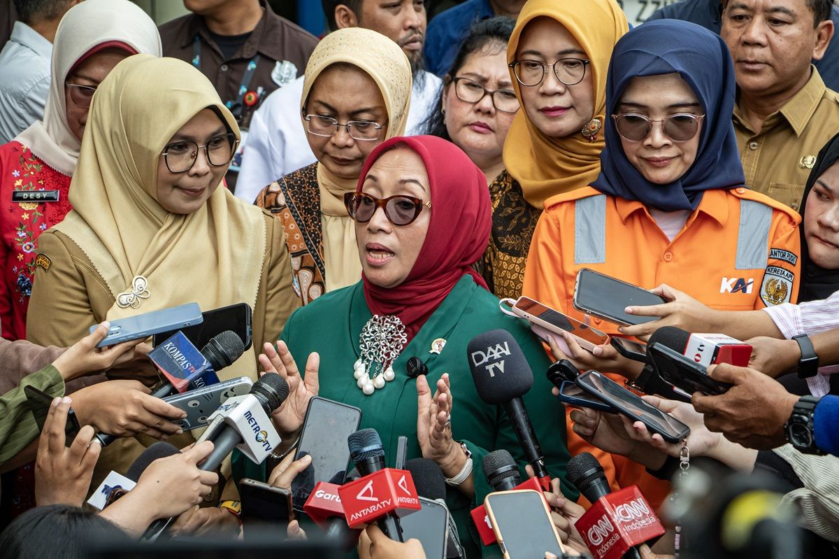Buntut Kecelakaan Kereta di Bekasi, Menteri PPPA Minta Gerbong Wanita di KRL Pindah ke Tengah
