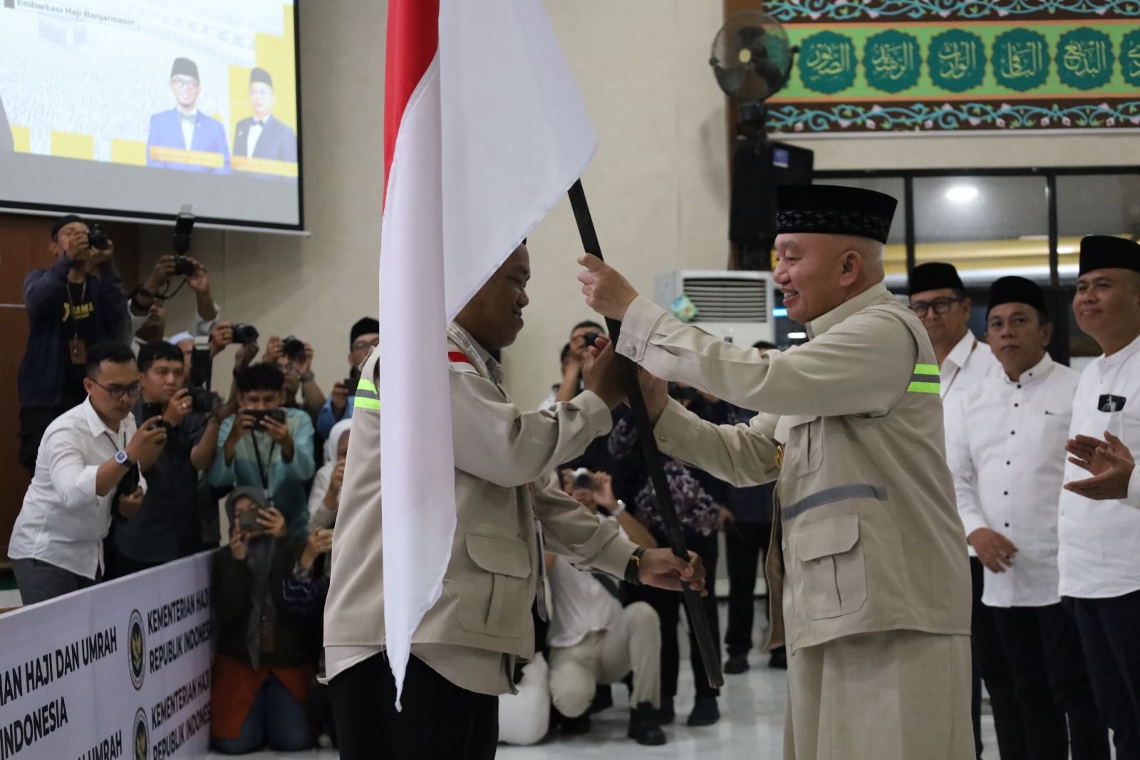 Pelepasan Kloter BDJ 01: Pesan Hangat Gubernur Muhidin dan Semangat Kebersamaan Jemaah Haji Kalsel 2026