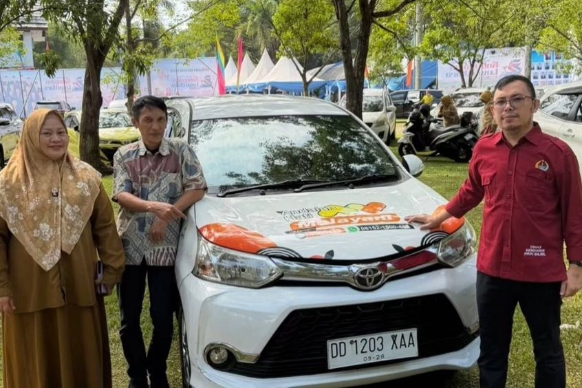Gubernur Sulsel Serahkan Bantuan Mobil Operasional untuk Puskesmas Rongkong Luwu Utara