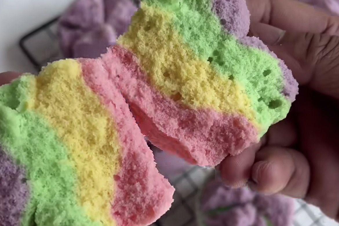 Resep Bolu Kukus Mekar Pelangi Ala Rumahan, Hasilnya Lembut dan Mengembang Cantik