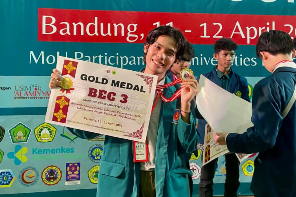 Salut! Mahasiswa UBAYA Sabet Medali Emas Berkat Inovasi Insektisida Alami dari Tembakau
