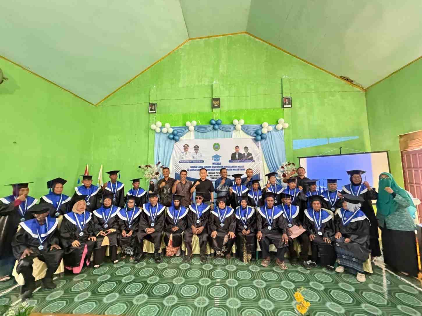Wujudkan Lansia SMART, Sekda Haltim Pimpin Wisuda Sekolah Lansia Tangguh di Mekar Sari
