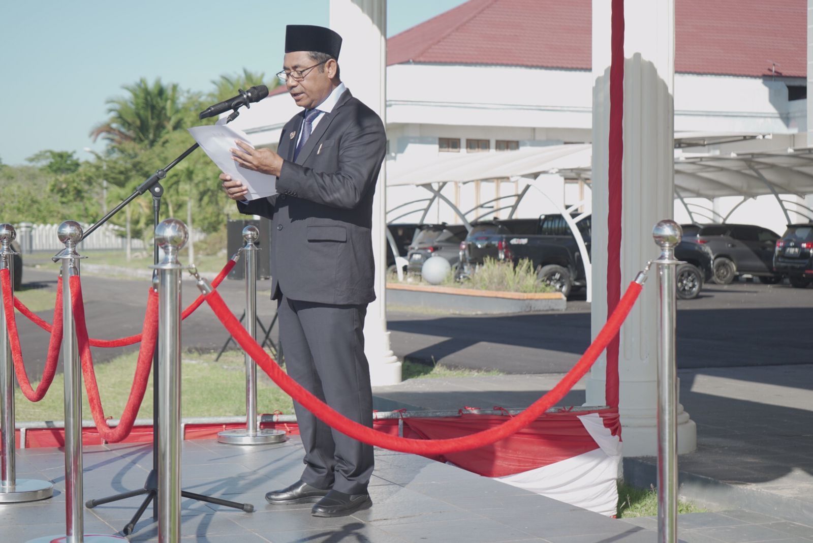 Bupati Haltim Pimpin Upacara Hari OTDA ke-30, Tekankan 8 Poin Strategis Mendagri