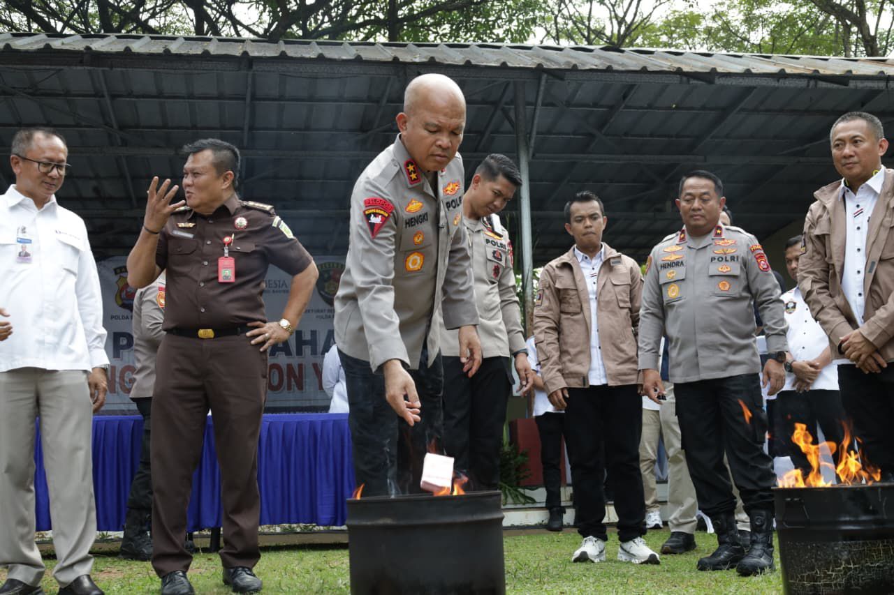 8.527 Lembar Uang Palsu Dimusnahkan Polda Banten