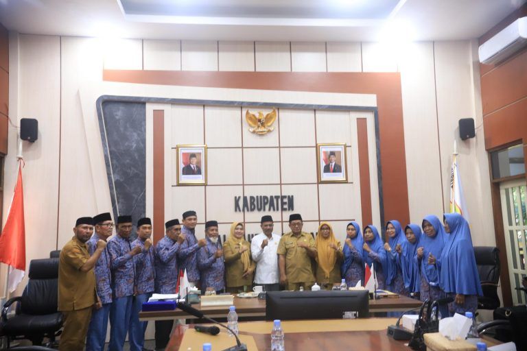 Sekda Halteng Resmi Lepas 12 Jemaah Calon Haji Tahun 2026