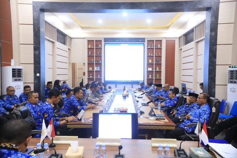 Sekda Halteng Pimpin Rapat Persiapan Penjemputan Pangdam Pattimura, Libatkan Seluruh OPD