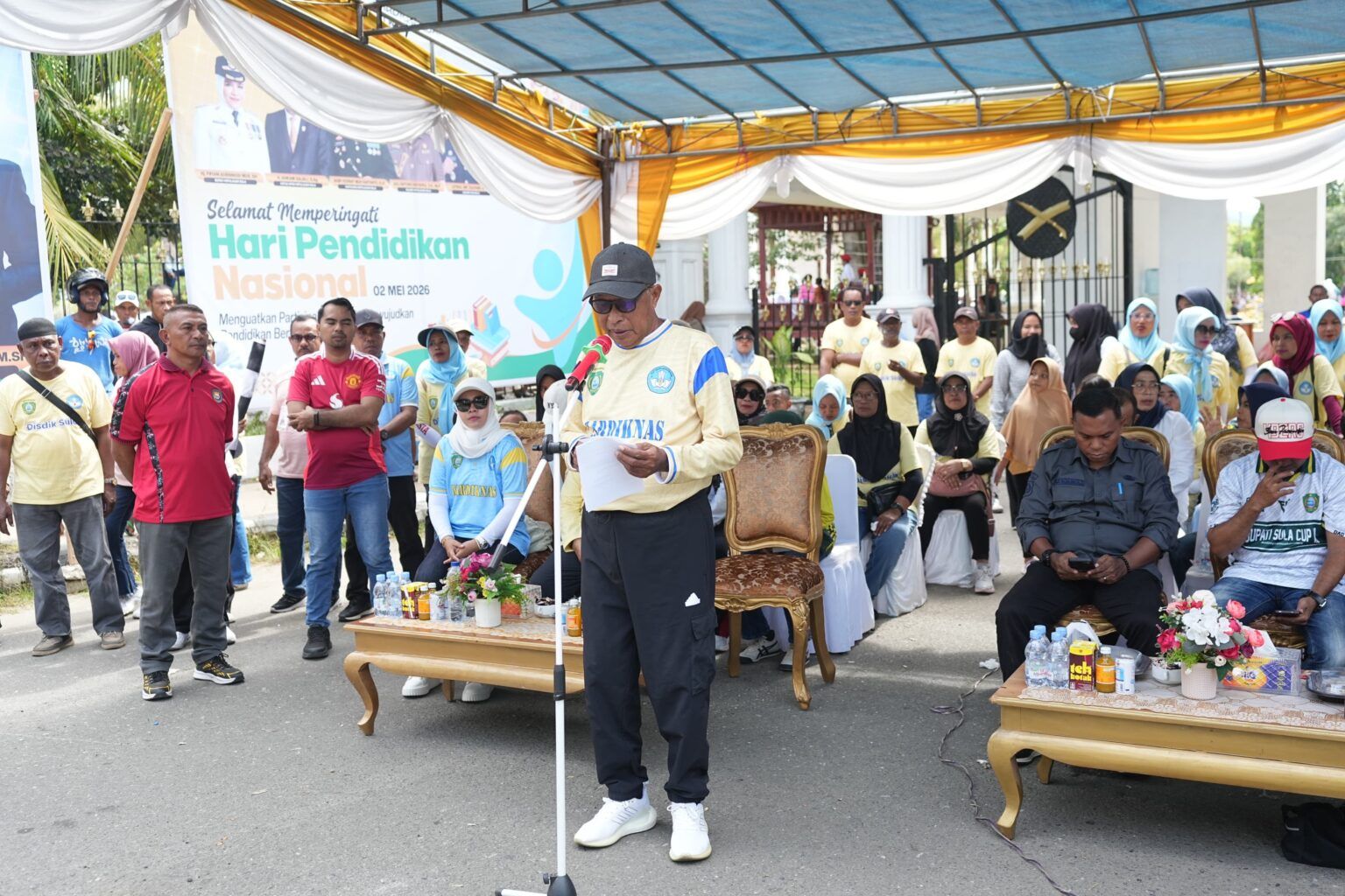 Pelajar Kepulauan Sula Adu Kreasi Gerak Jalan Indah Sambut Hardiknas 2026
