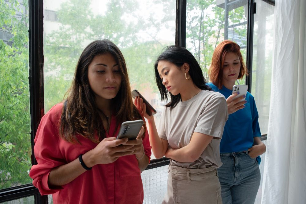 Kenali Perbedaan Introvert dan Pemalu agar Tidak Salah Menilai
