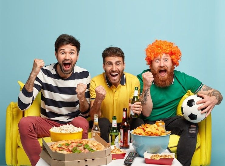 Studi: Tak Mau Ketinggalan Gol, 82% Penonton Bola Andalkan Pesan Makanan Online
