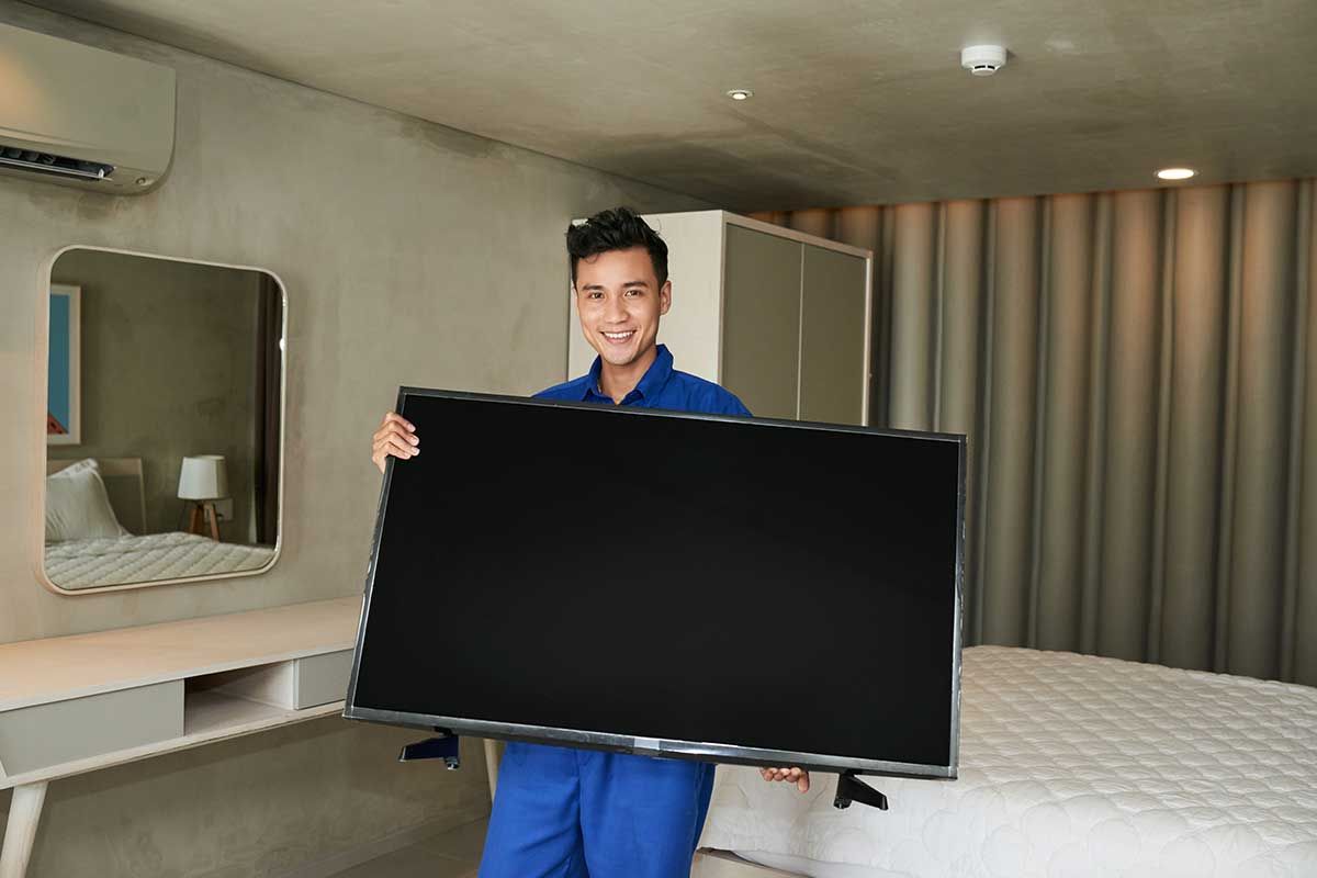Ukuran TV 43 Inch Berapa Cm? Cek Detail Dimensi dan Jarak Tonton Idealnya!