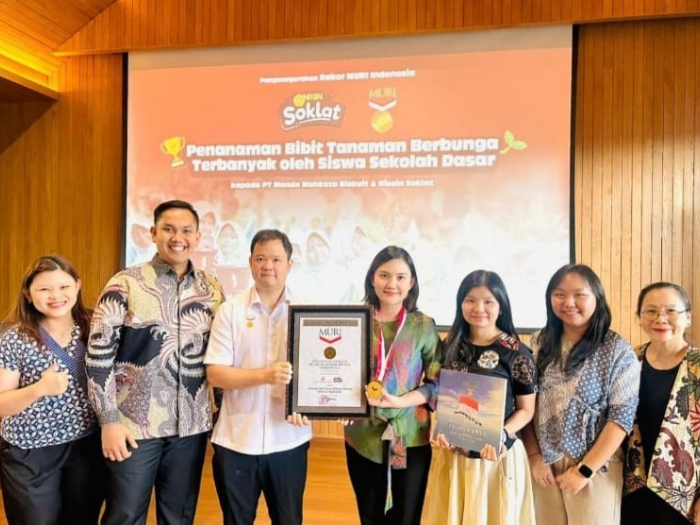 Rekor MURI, 5.193 Siswa SD Tanam 3.000 Bunga Bareng Nissin Soklat