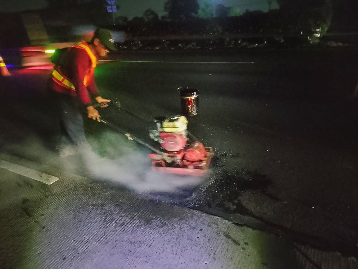 Viral Insiden Pecah Ban Massal di Tol Jagorawi, Jasa Marga Langsung Turun Tangan