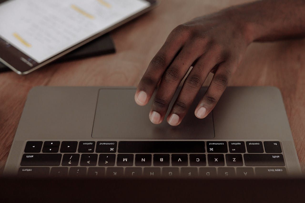 9 Cara Mengatasi Touchpad Laptop Mati Mendadak sebelum Dibawa ke Servis