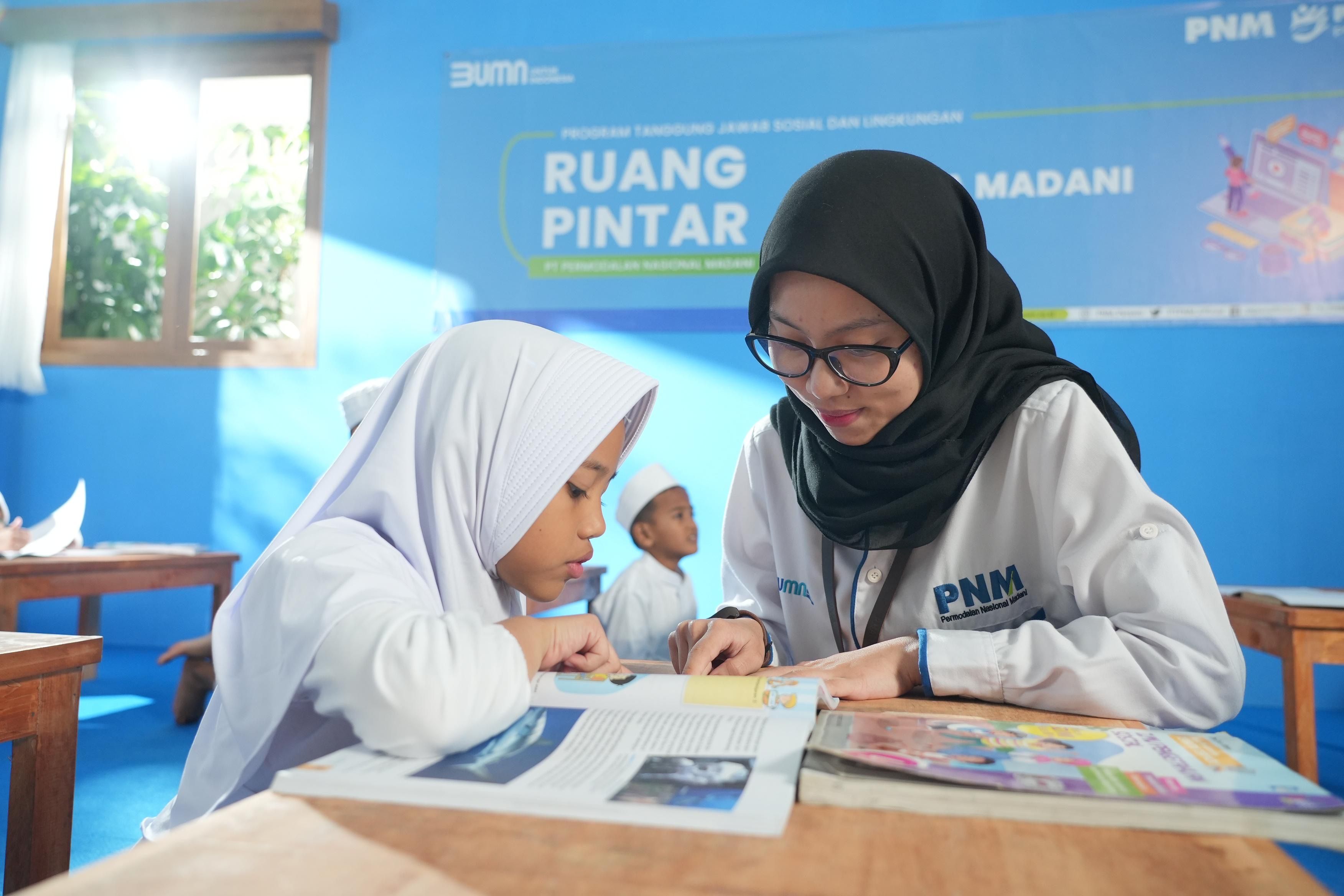 PNM Perluas Akses Pendidikan Lewat Beasiswa hingga Ruang Pintar PNM di Pelosok Negeri