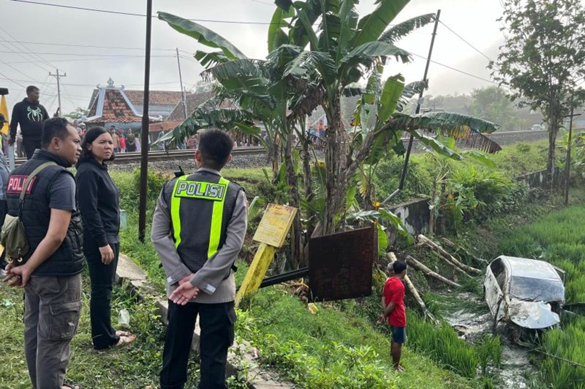 Penyebab KA Argo Bromo Tabrak Mobil di Grobogan: 4 Orang Tewas!