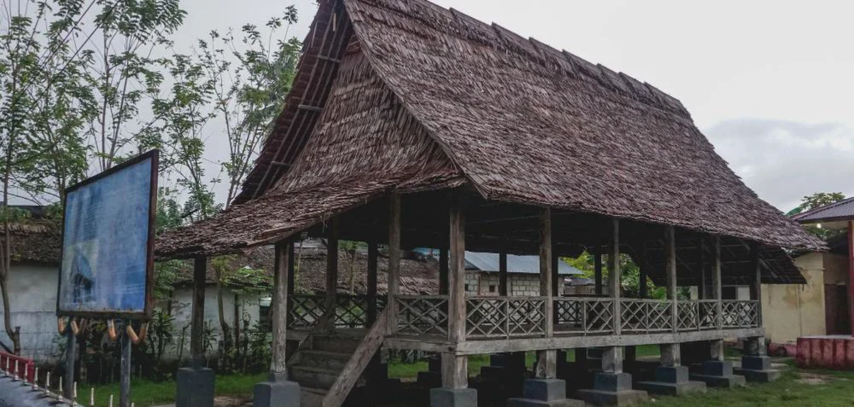 Rumah Adat Sasadu: Simbol Kebersamaan dan Kearifan Lokal Masyarakat Sahu di Maluku Utara