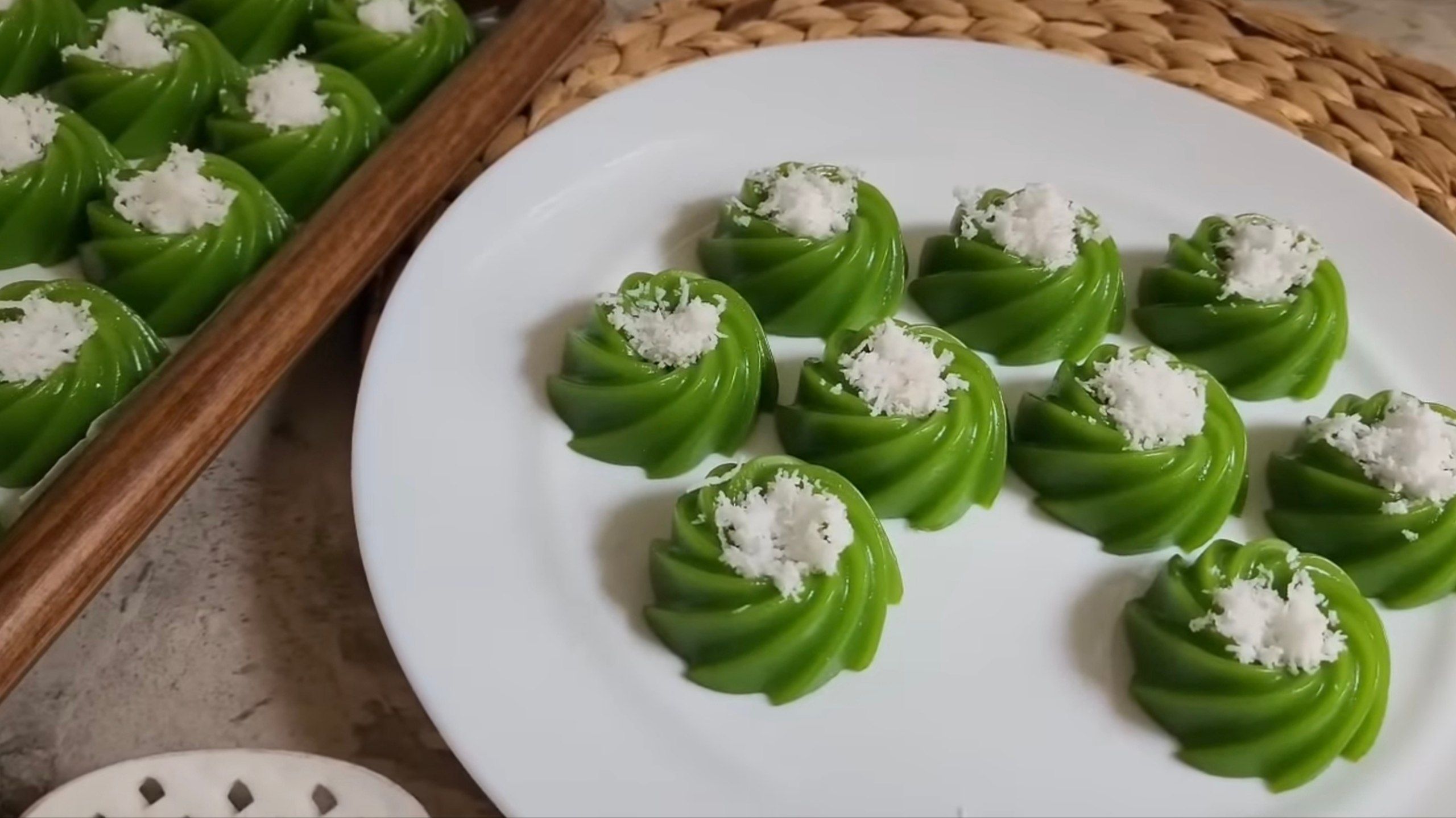 Resep Kue Kaswi Pandan yang Kenyal dan Enak, Anti Gagal!