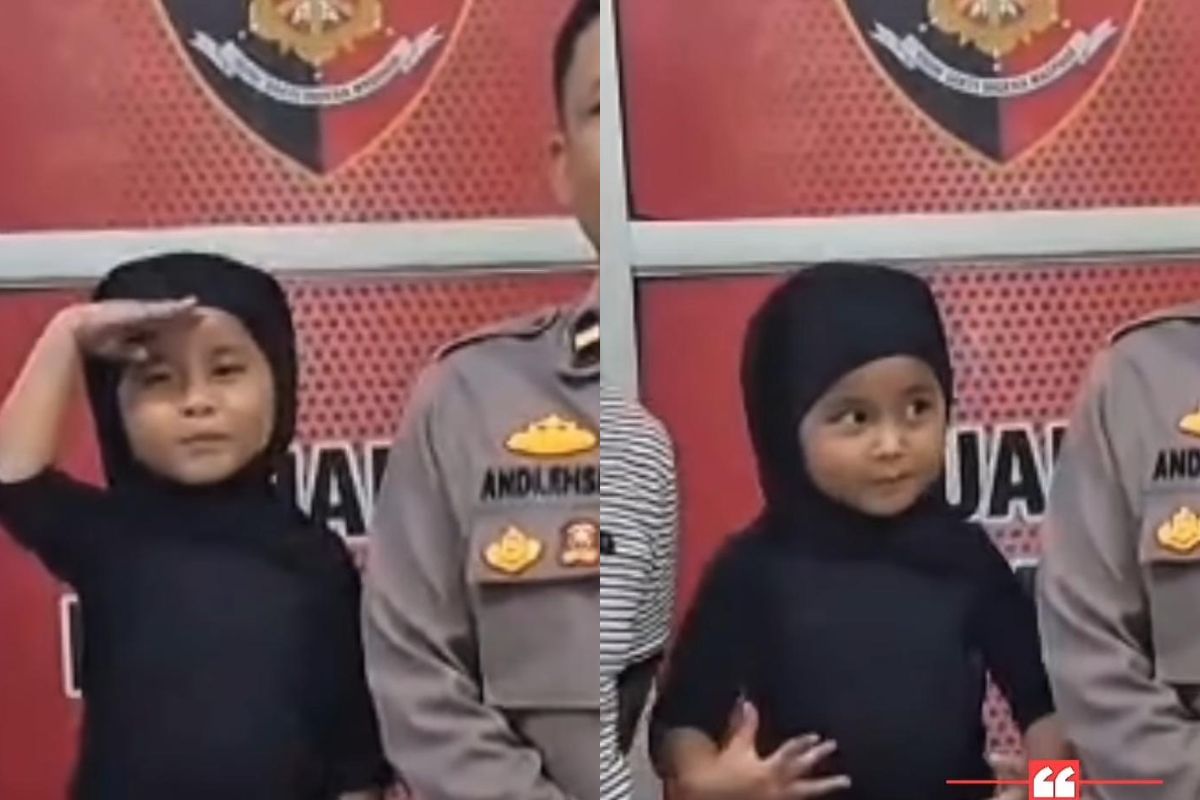 Bukannya Nangis, Bocah Hilang yang Bikin Panik Ibunya Ini Malah Pose Santai di Kantor Polisi