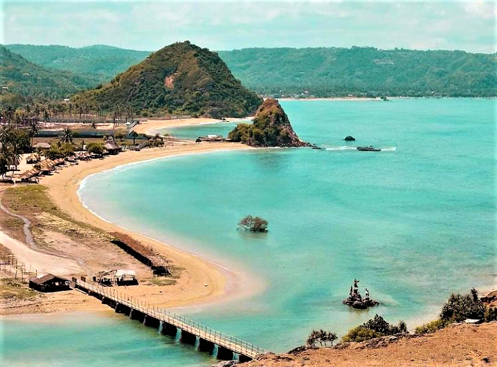 Pesona Pantai Kuta Mandalika, Ikon NTB yang Menawarkan Keindahan Alam