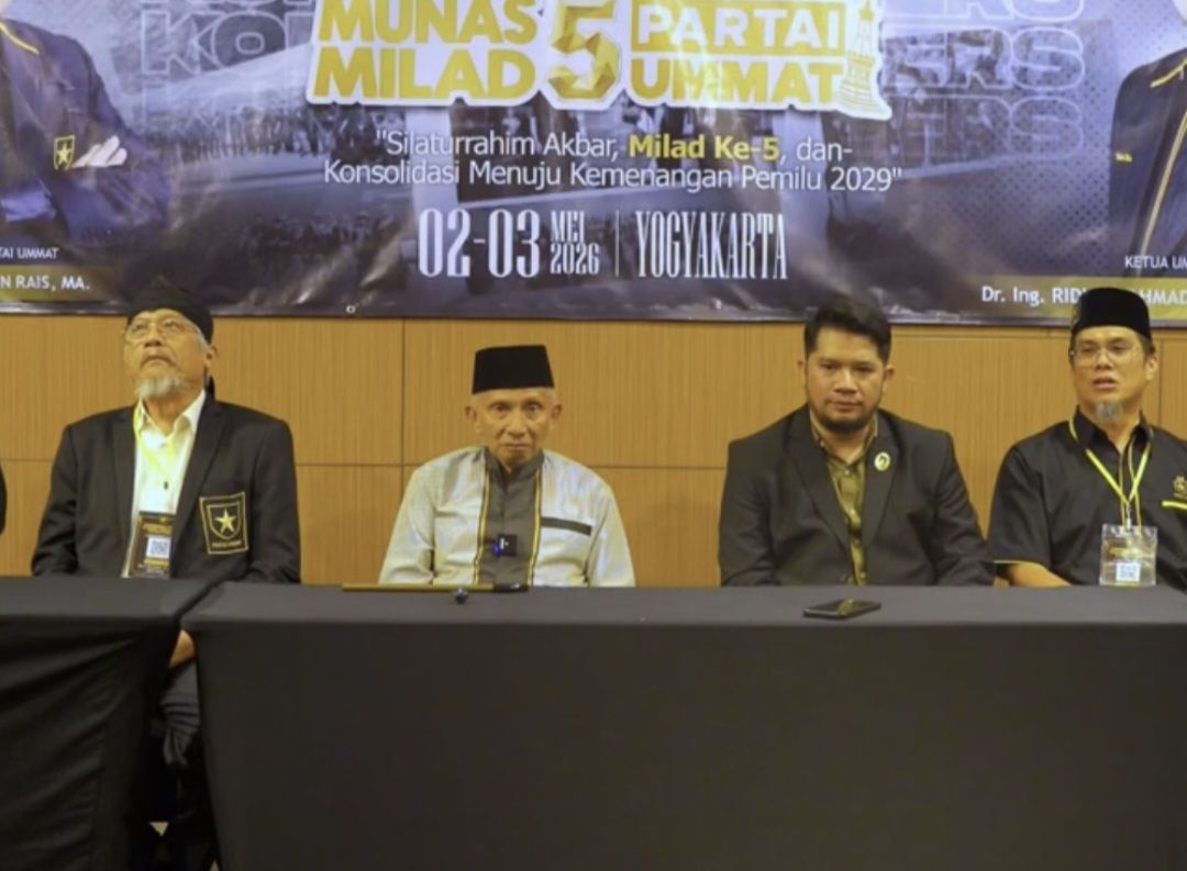 Soroti Kedekatan Presiden Prabowo - Seskab Teddy Amien Rais Minta Seskab dialihkan ke Posisi Tidak Dekat