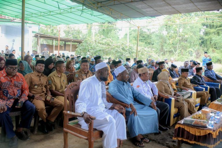 Bupati Ikram Malan Sangadji Resmikan Pondok Pesantren Al-Fatah Sunan Ampel di Weda Selatan